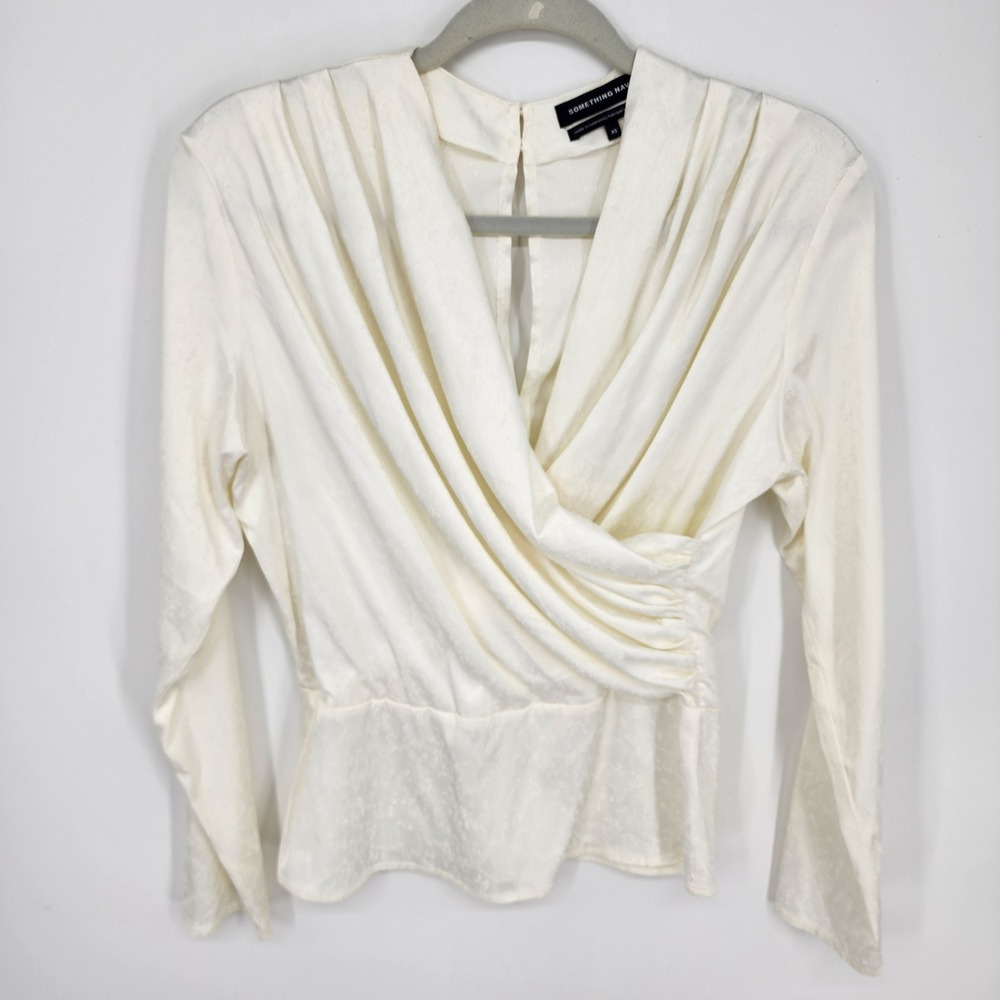 Something Navy Jacquard‎ Surplice Blouse Top XS Cream Ruched Peplum V-Neck
